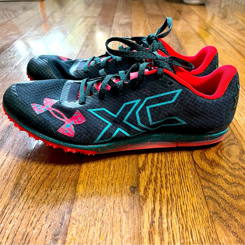 Under Armour UA Brigade XC Cross Country Low Spike Unisex Men 7 Women 8.5 EUC